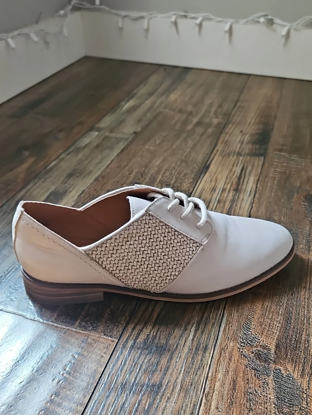 Lucky Brand Ivory Leather Women’s Casual Lace-Up Oxford Shoes